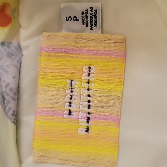 Urban Outfitters Kit Printed Nylon Puffer Jacket size S - Picture 2 of 8